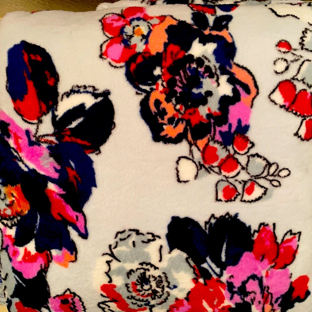 NWT Vera Bradley Floral Fleece Travel Blanket
